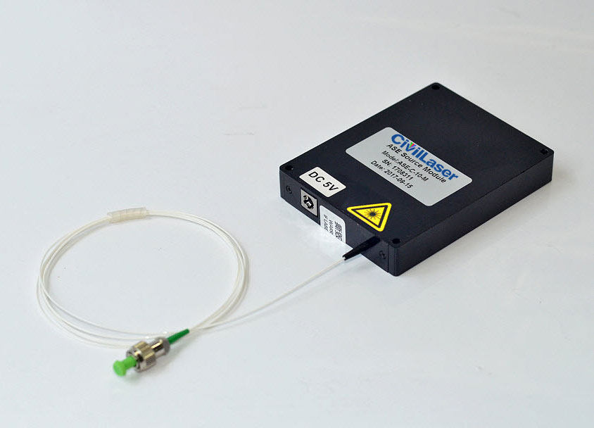 1030~1080nm مصدر ضوء النطاق العريض ASE 10mw ~20mw SM fiber laser module type